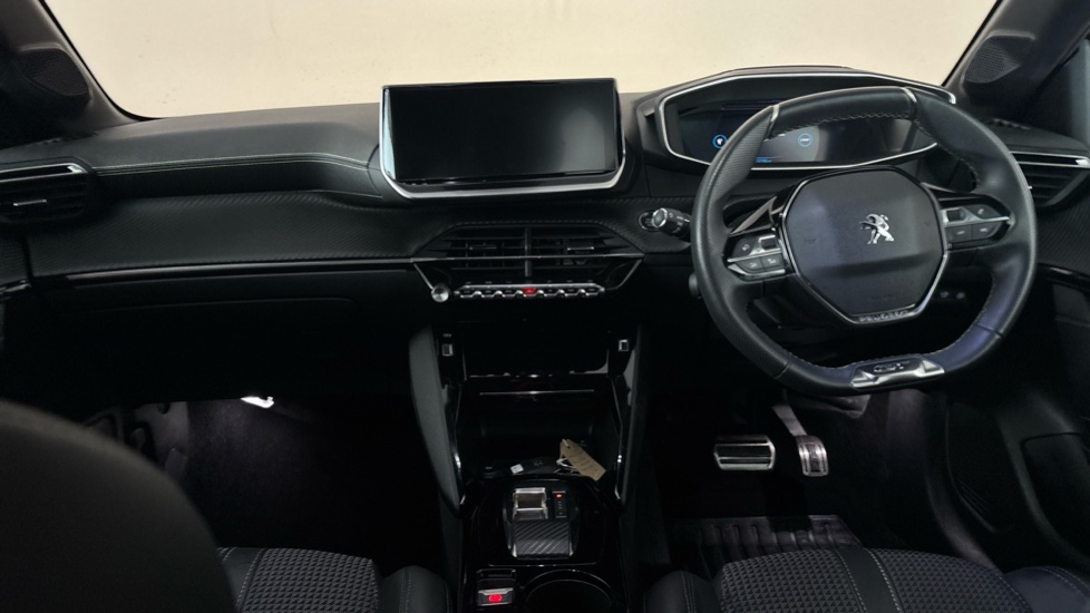 PEUGEOT 208 Image 11