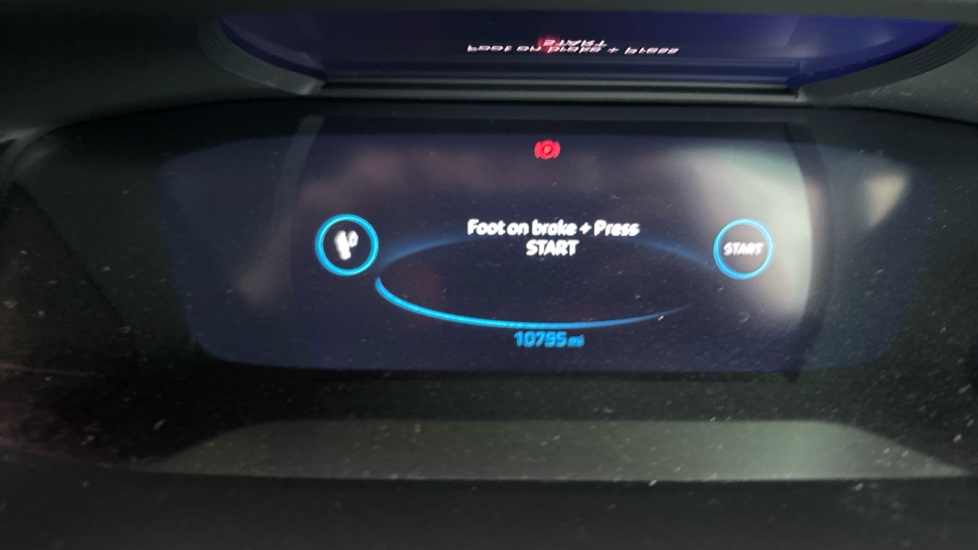 PEUGEOT 208 Image 13