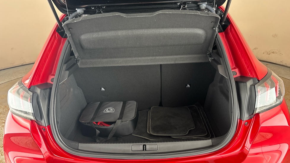 PEUGEOT 208 Image 15