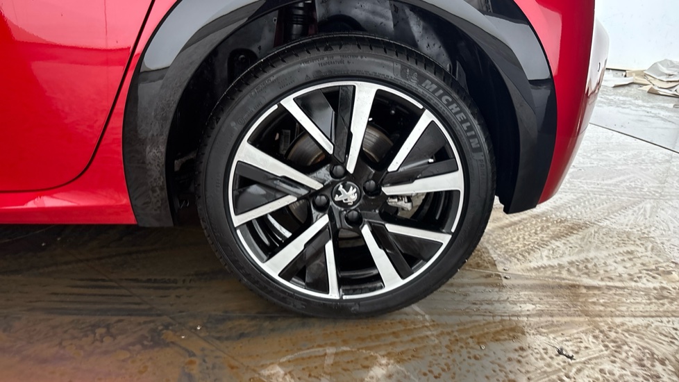 PEUGEOT 208 Image 18