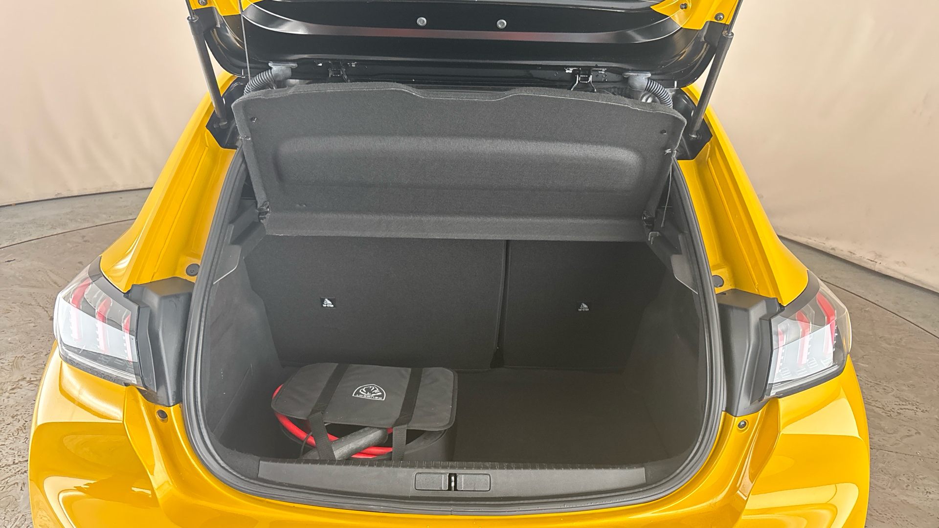 4020659 100kW GT 50kWh 5dr Auto