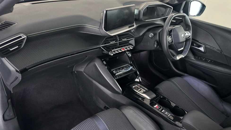 PEUGEOT 208 Image 10