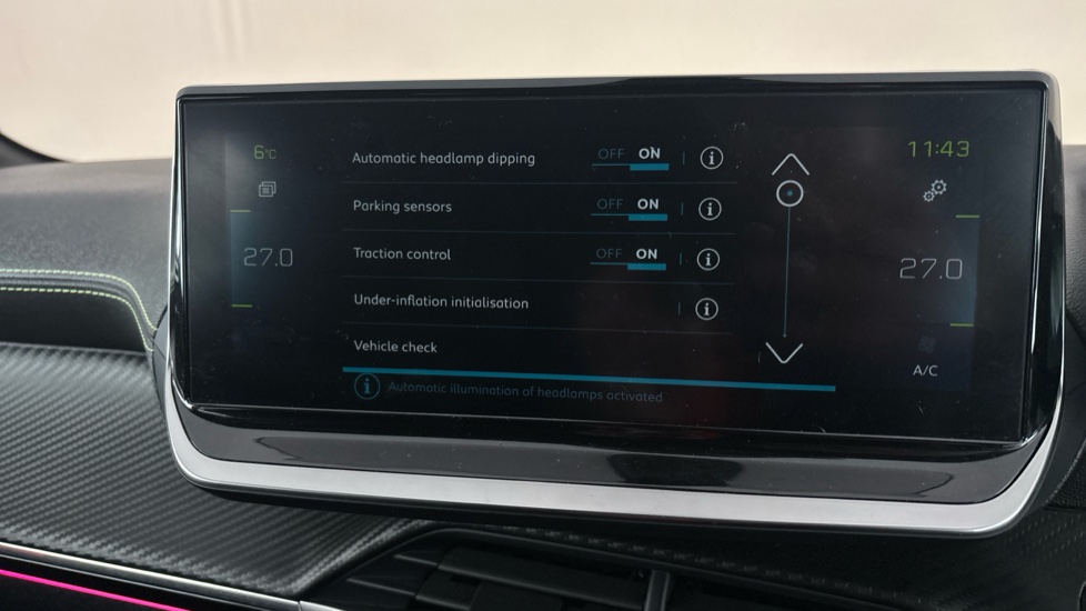 PEUGEOT 208 Image 12