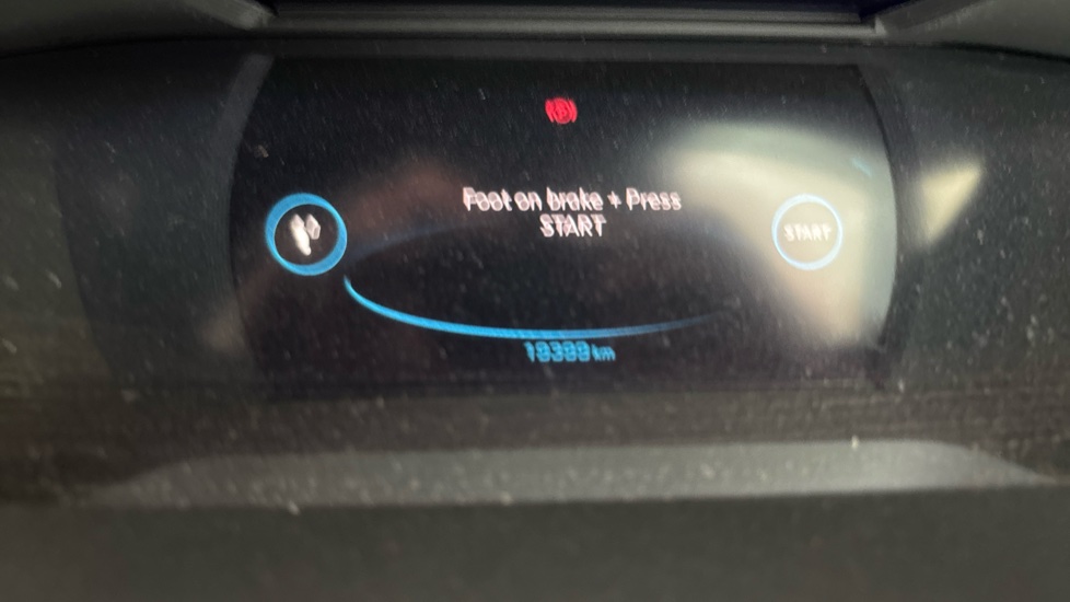 PEUGEOT 208 Image 13