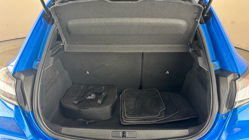 PEUGEOT 208 Image 15