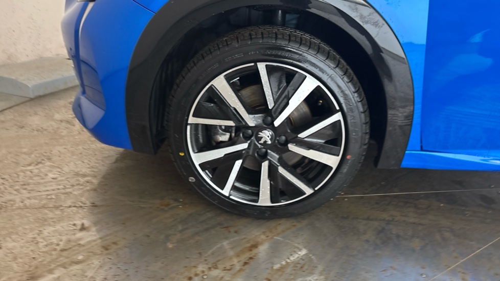 PEUGEOT 208 Image 17