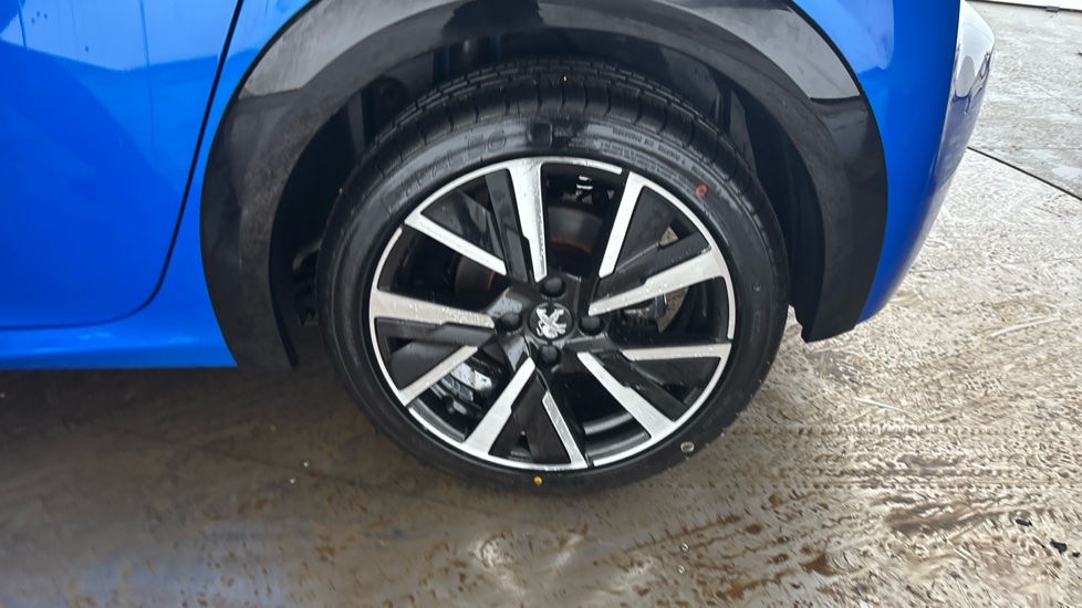 PEUGEOT 208 Image 18