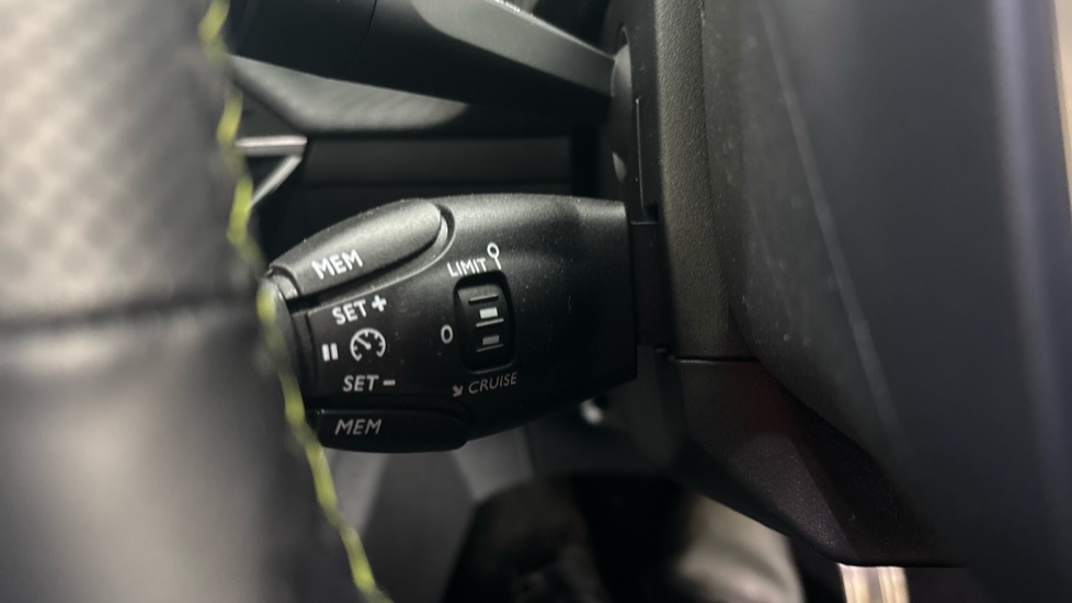PEUGEOT 208 cruise control