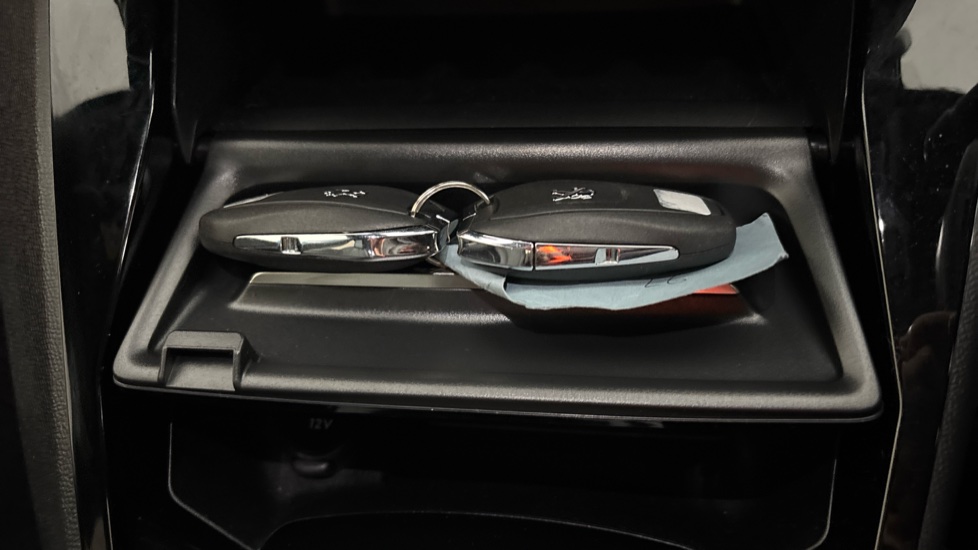 PEUGEOT 208 keys