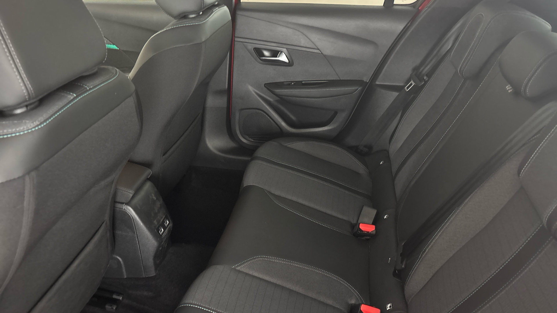 Peugeot 208 100kW Allure Premium + 50kWh 5dr Auto