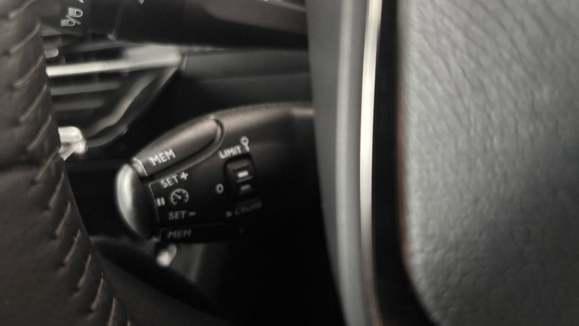 Peugeot 208 100kW Allure Premium + 50kWh 5dr Auto