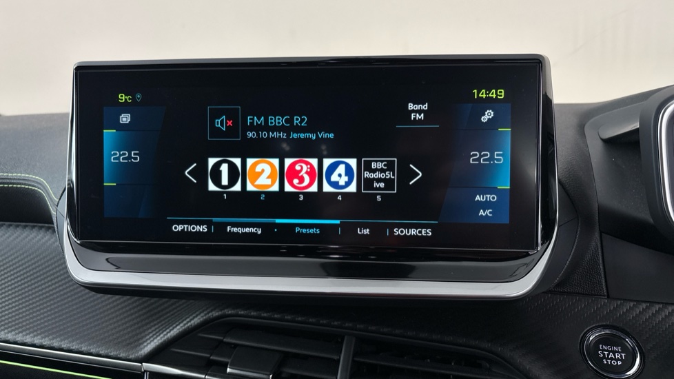 PEUGEOT 208 Image 12