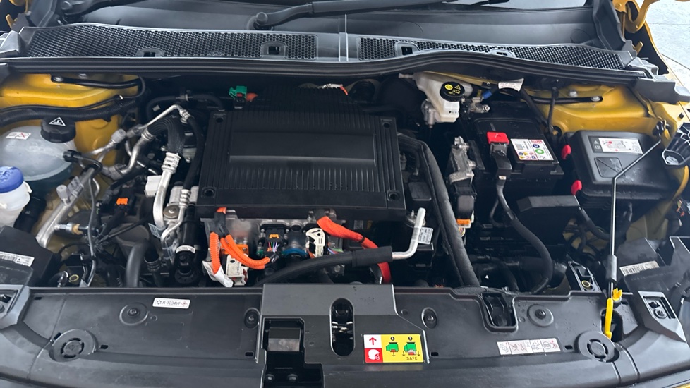 PEUGEOT 208 Image 16