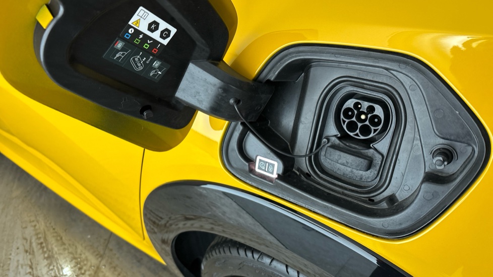 PEUGEOT 208 Image 21