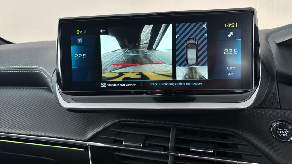 PEUGEOT 208 reverse camera