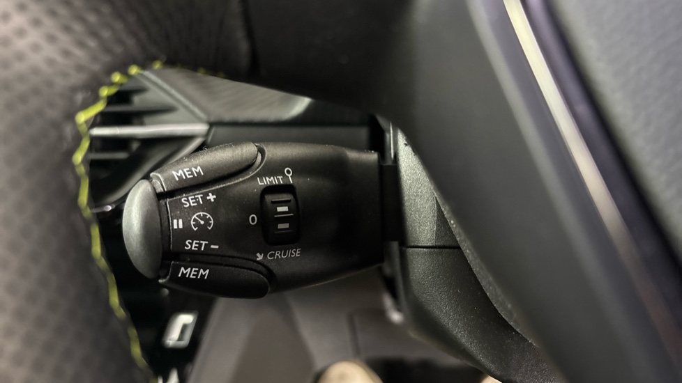 PEUGEOT 208 cruise control