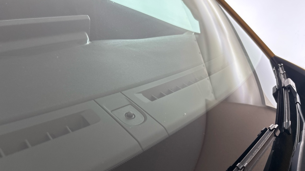 PEUGEOT 208 Chips and scratches