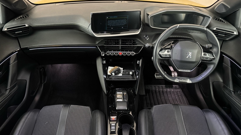 PEUGEOT 208 Image 11