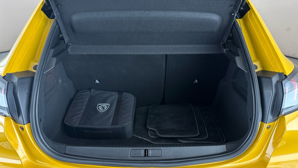 PEUGEOT 208 Image 15