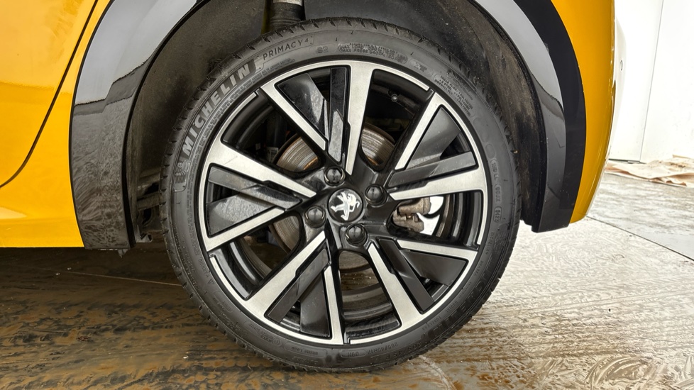 PEUGEOT 208 Image 18