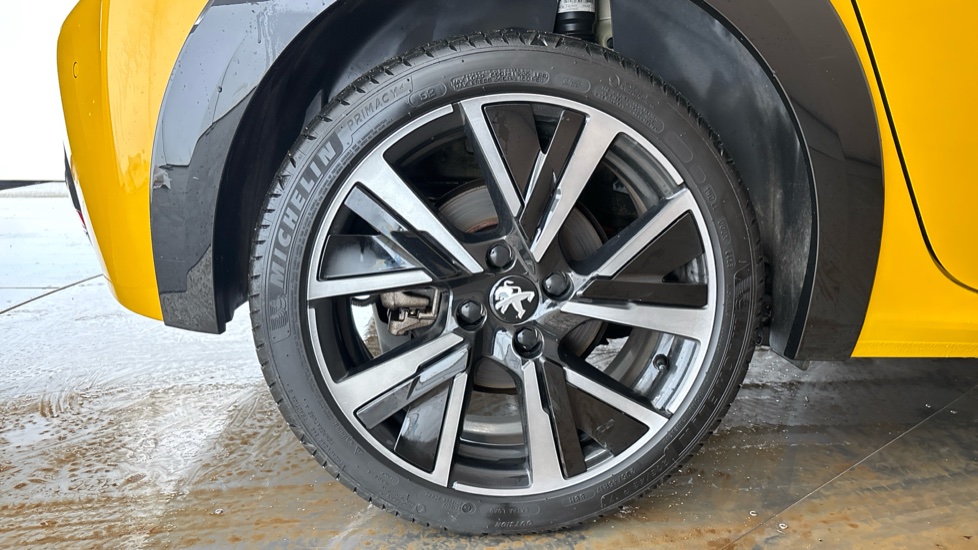 PEUGEOT 208 Image 19