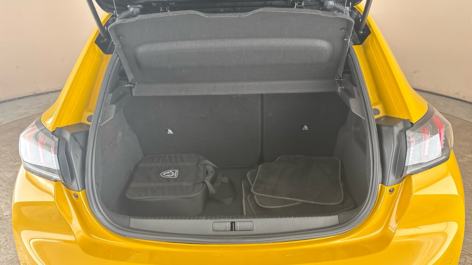 4020827 100kW GT 50kWh 5dr Auto