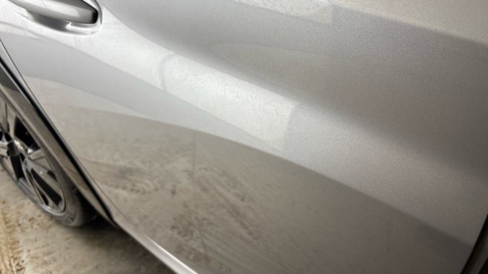 PEUGEOT 208 scratches