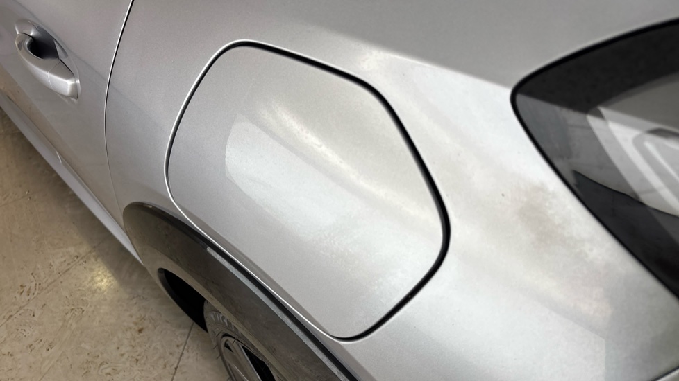 PEUGEOT 208 dent