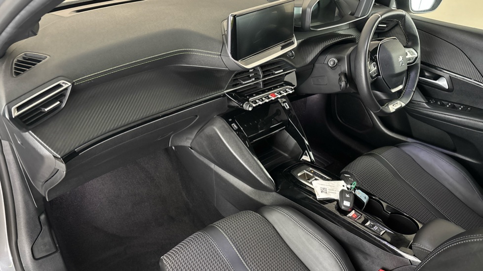 PEUGEOT 208 Image 10