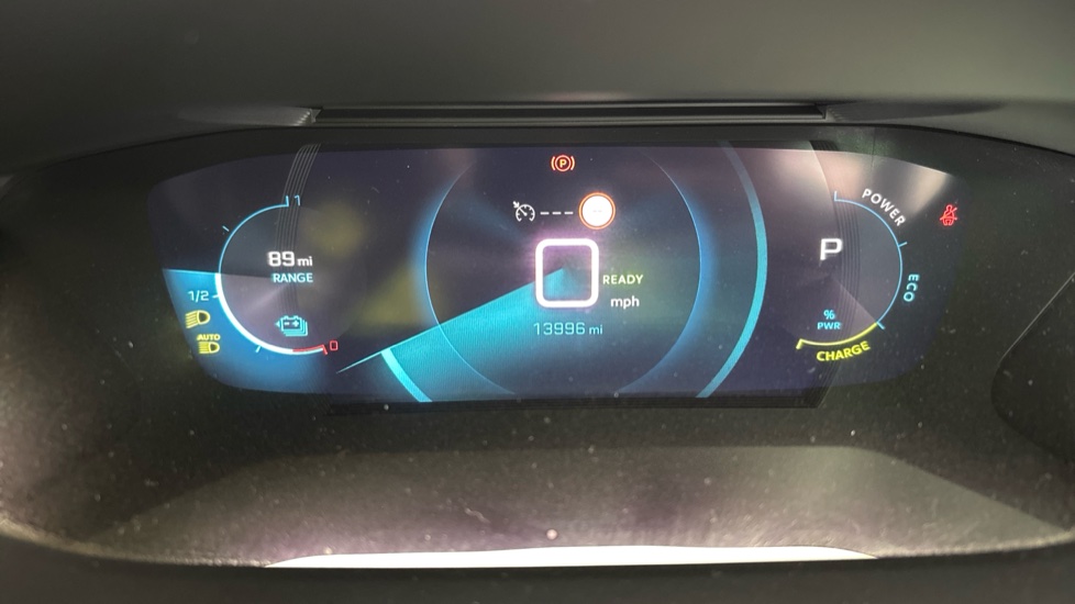 PEUGEOT 208 Image 13