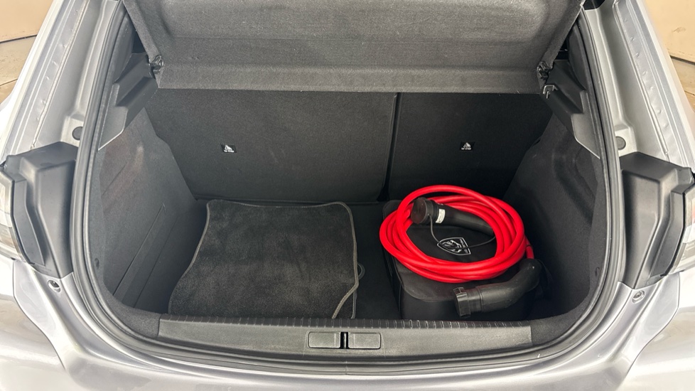 PEUGEOT 208 Image 15