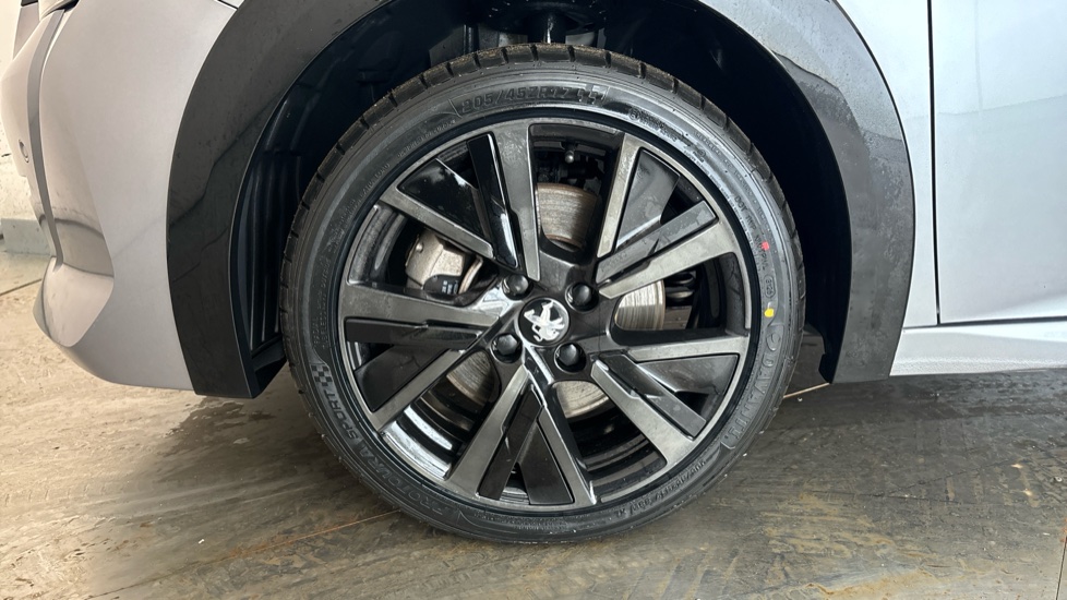 PEUGEOT 208 Image 17