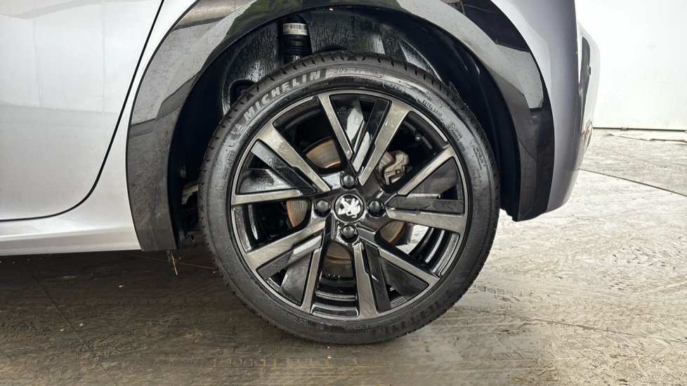 PEUGEOT 208 Image 18