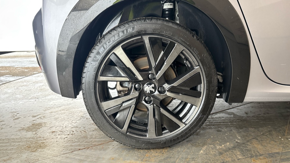 PEUGEOT 208 Image 19