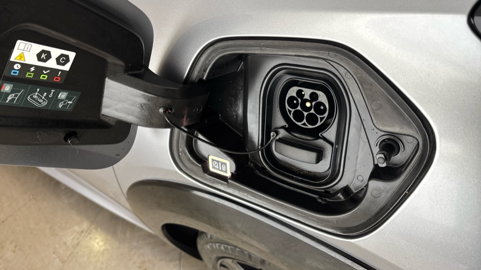 PEUGEOT 208 Image 21