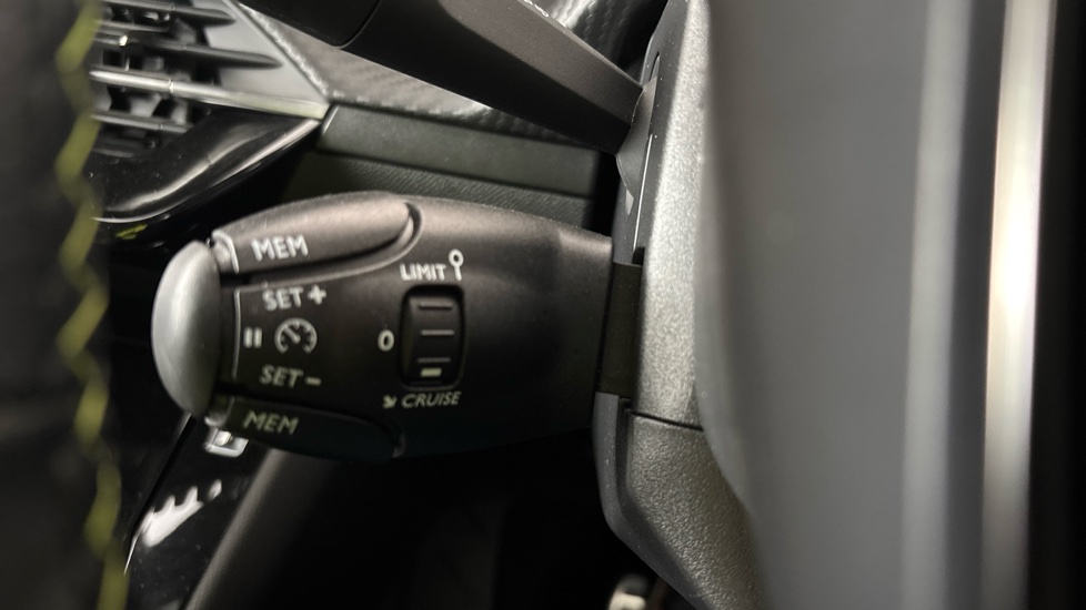 PEUGEOT 208 cruise control