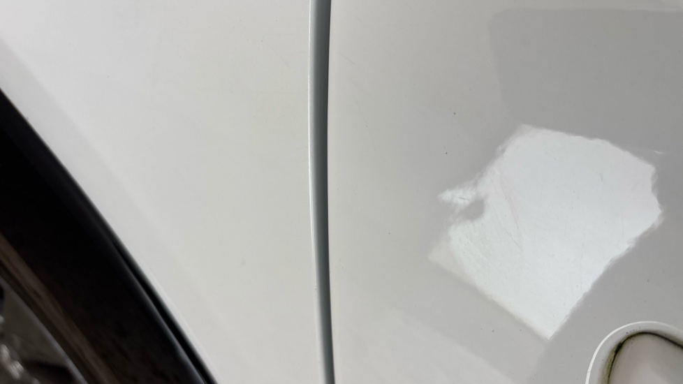 PEUGEOT 208 Dent