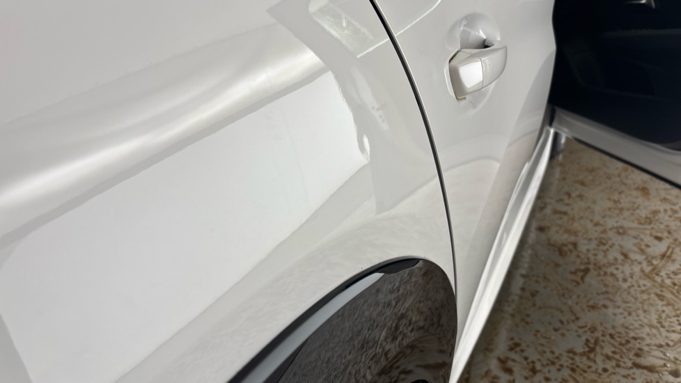PEUGEOT 208 Dent