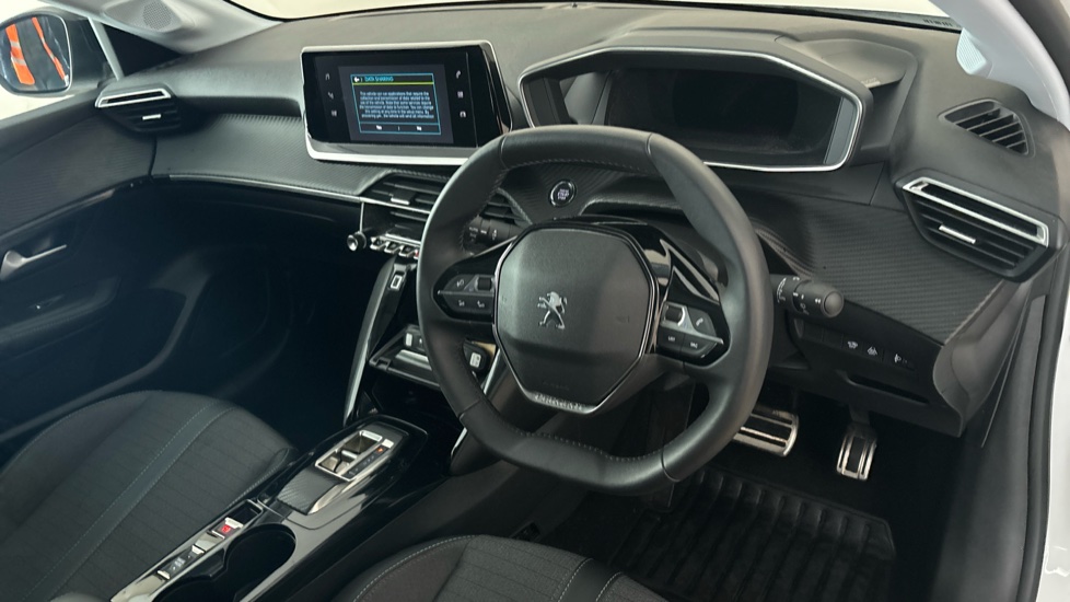 PEUGEOT 208 Image 9
