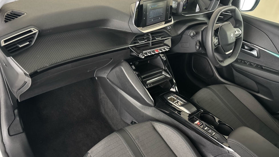 PEUGEOT 208 Image 10