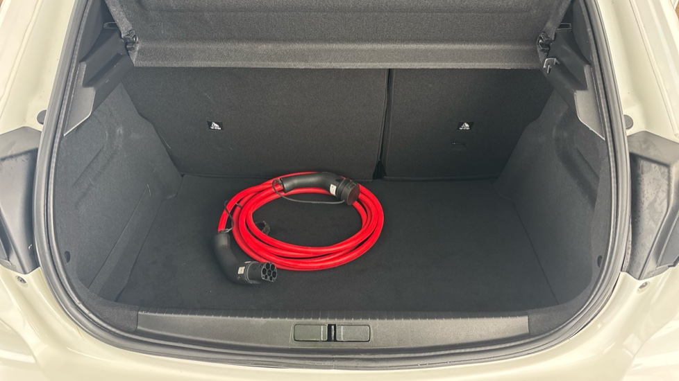 PEUGEOT 208 Image 15