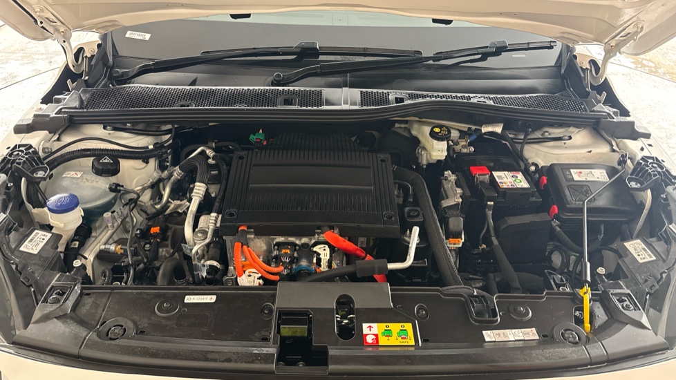 PEUGEOT 208 Image 16