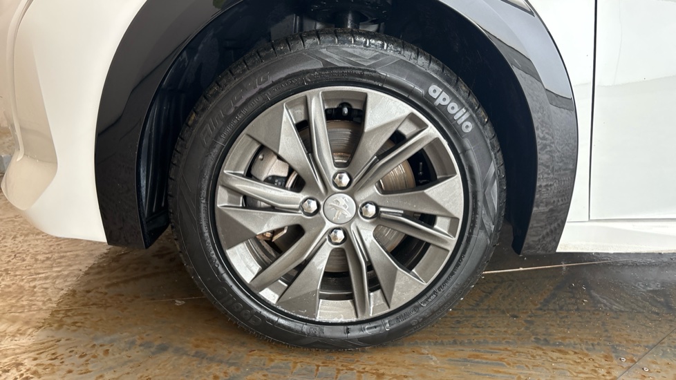 PEUGEOT 208 Image 17