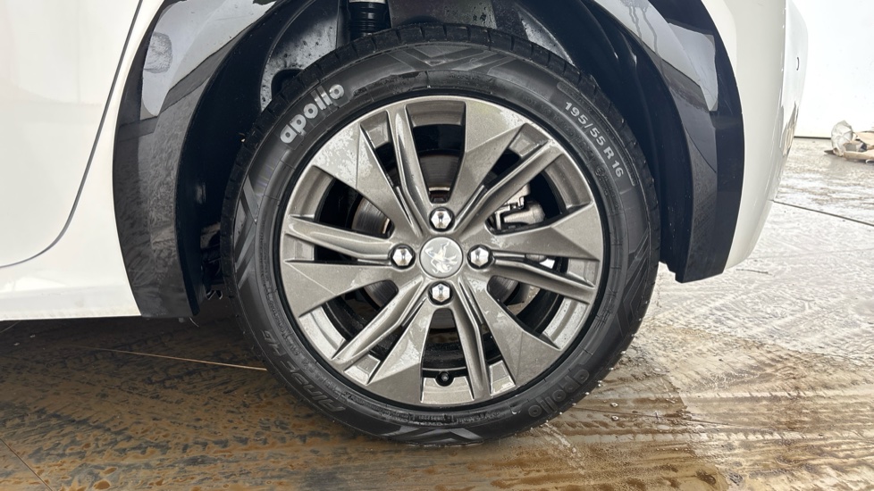 PEUGEOT 208 Image 18