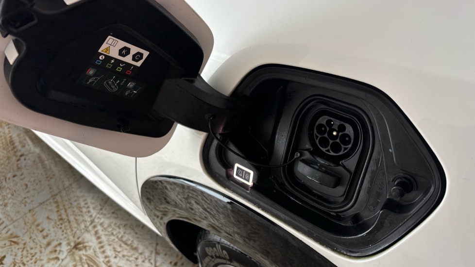 PEUGEOT 208 Image 21