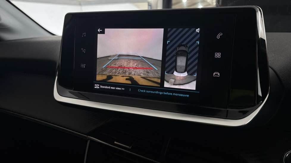 PEUGEOT 208 reverse camera