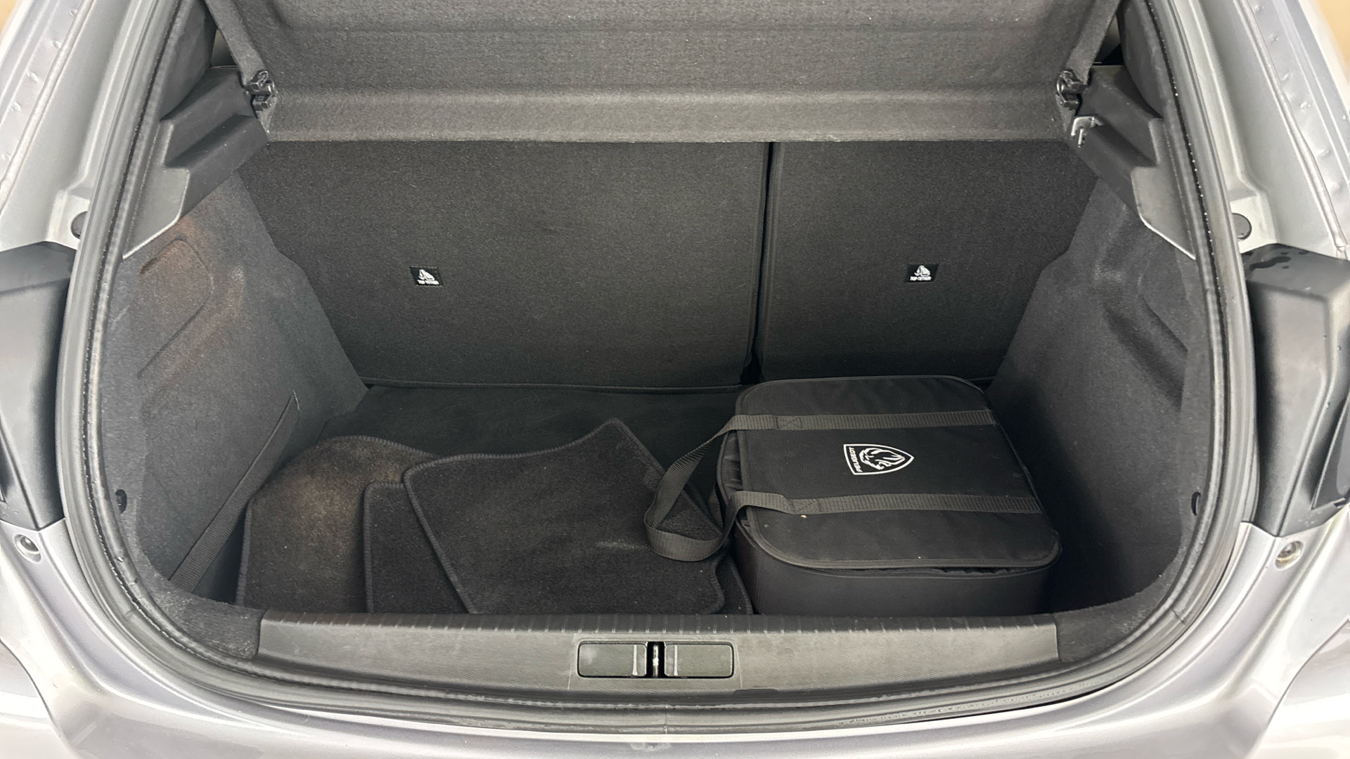 4070998 100kW Allure Premium + 50kWh 5dr Auto