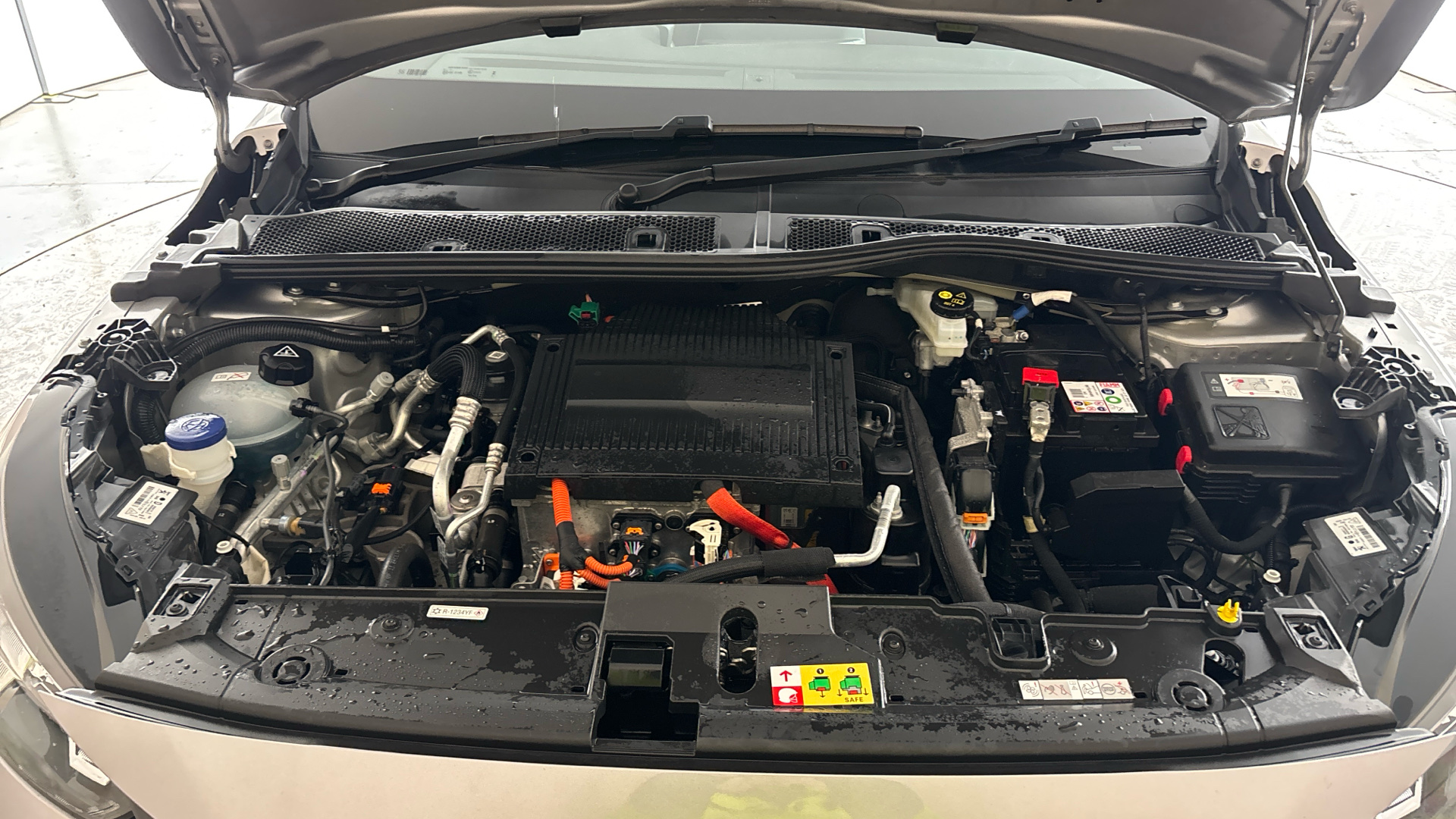 4070998 100kW Allure Premium + 50kWh 5dr Auto