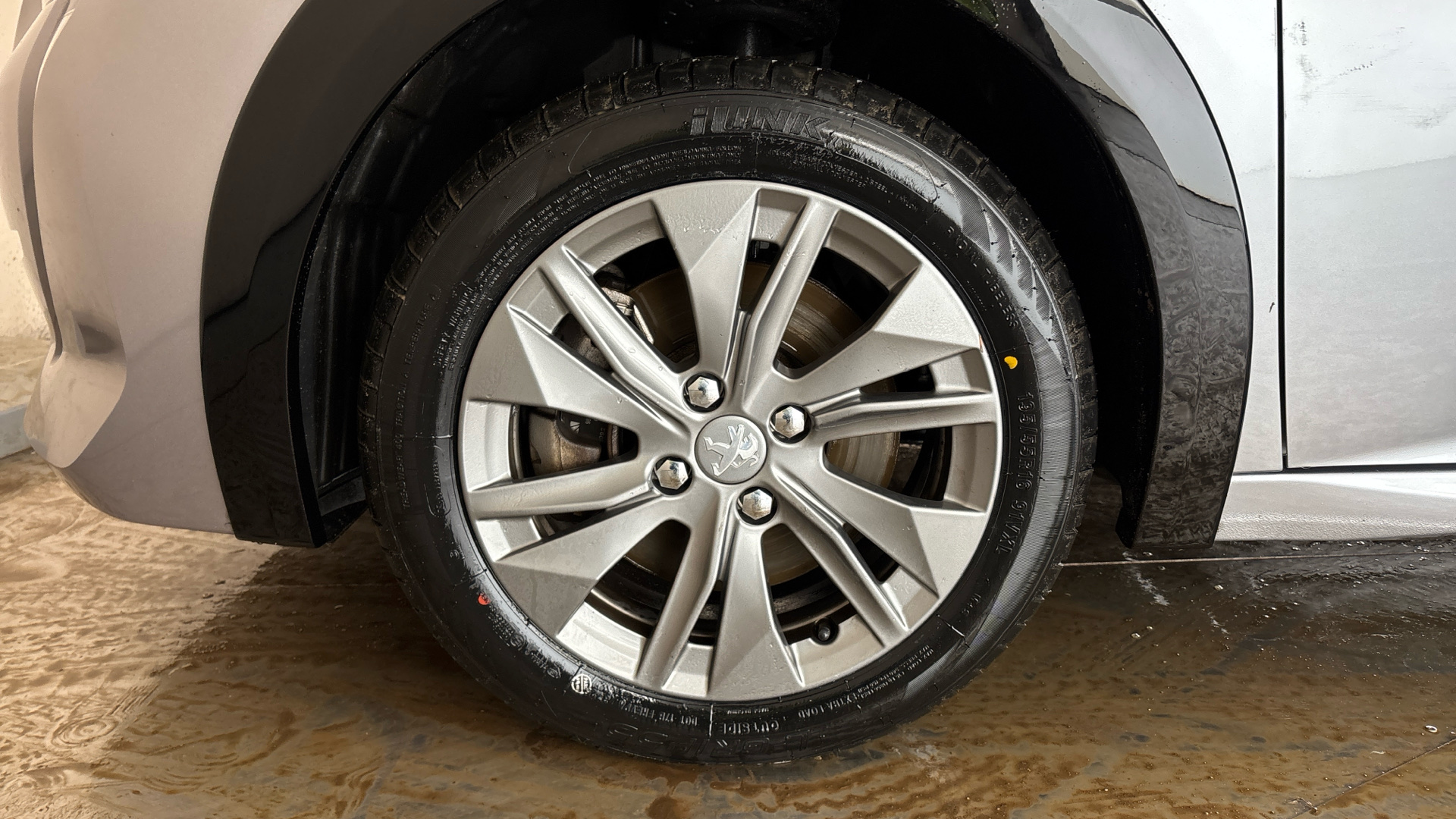 4070998 100kW Allure Premium + 50kWh 5dr Auto