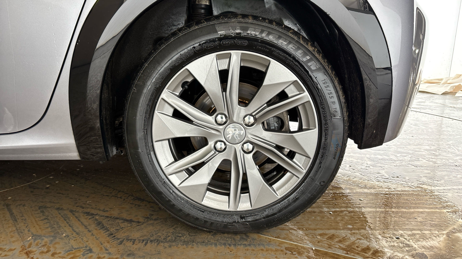 4070998 100kW Allure Premium + 50kWh 5dr Auto